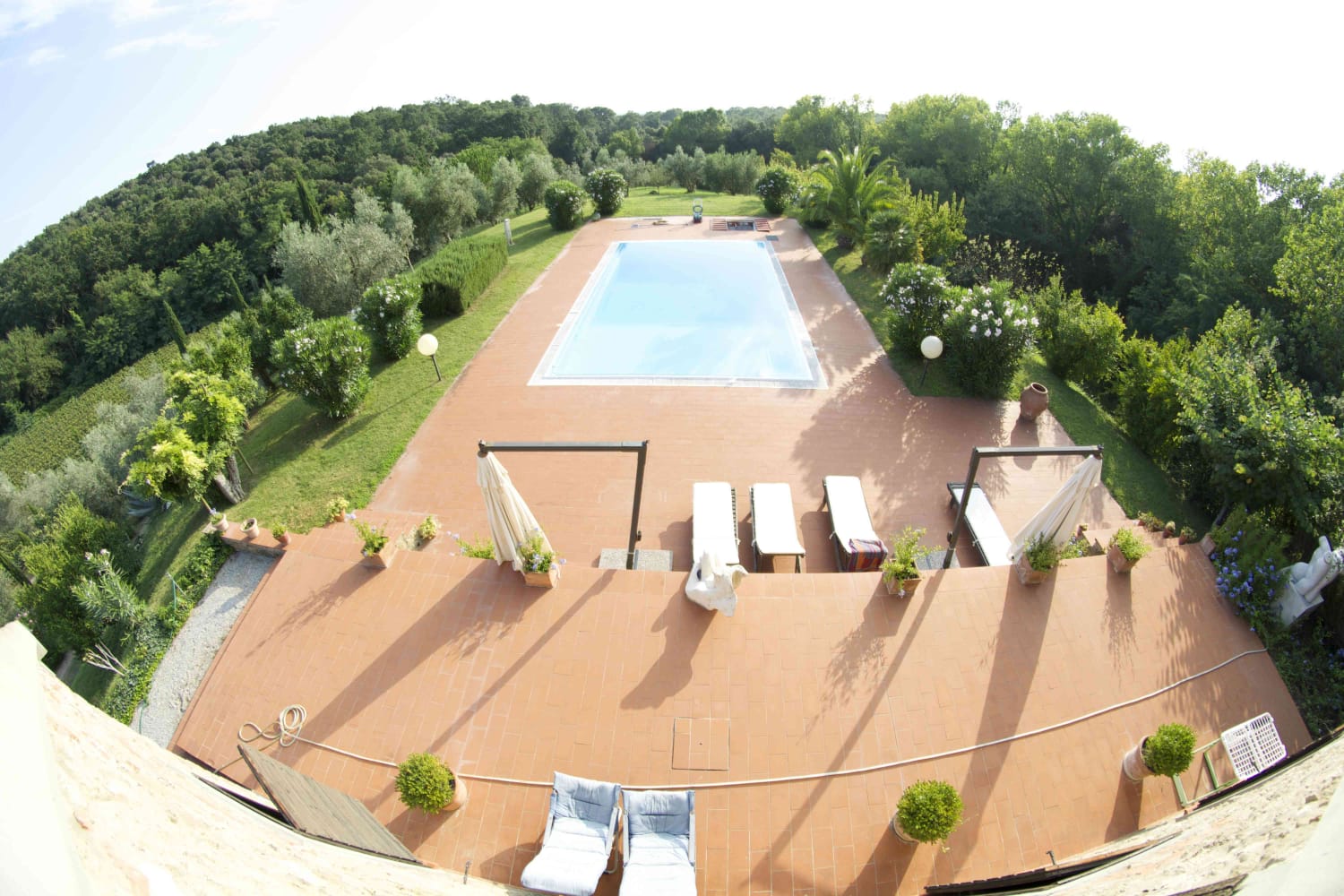 Vue de haut de la piscine